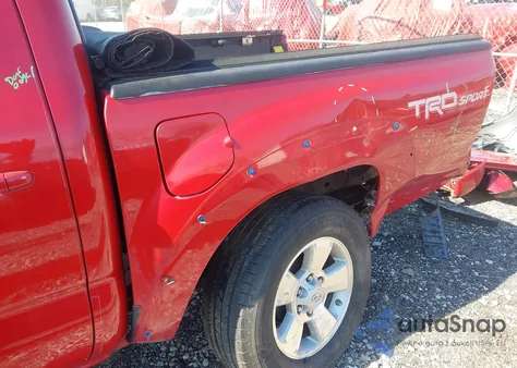 2015 Toyota Tacoma Base V6 z USA, uszkodzony, nr VIN 3TMLU4EN9FM175463